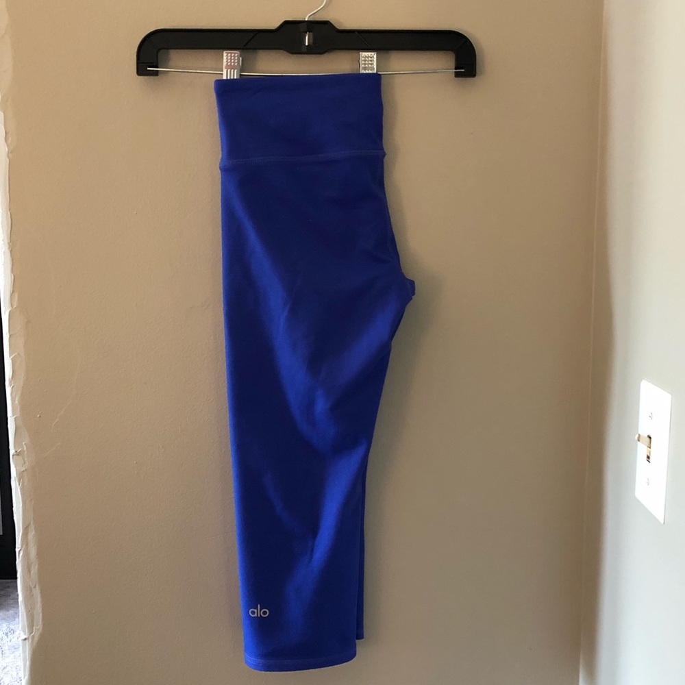 Alo yoga blue cropped yoga pants